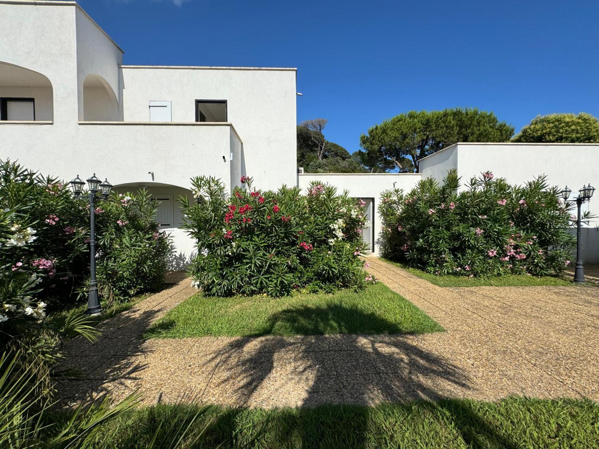 Beach Cannes Bungalows Le Cannet Bagian luar foto