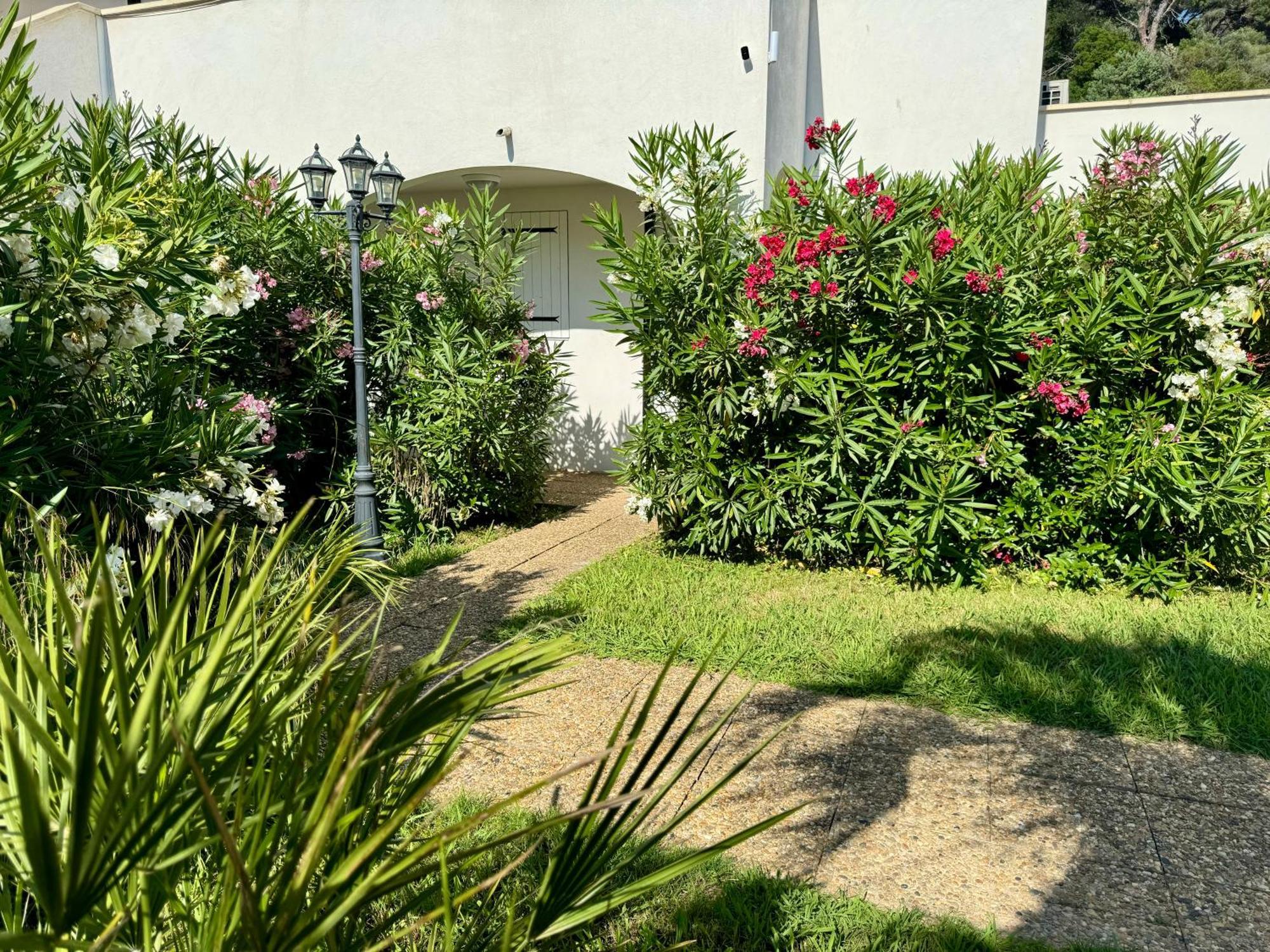 Beach Cannes Bungalows Le Cannet Bagian luar foto